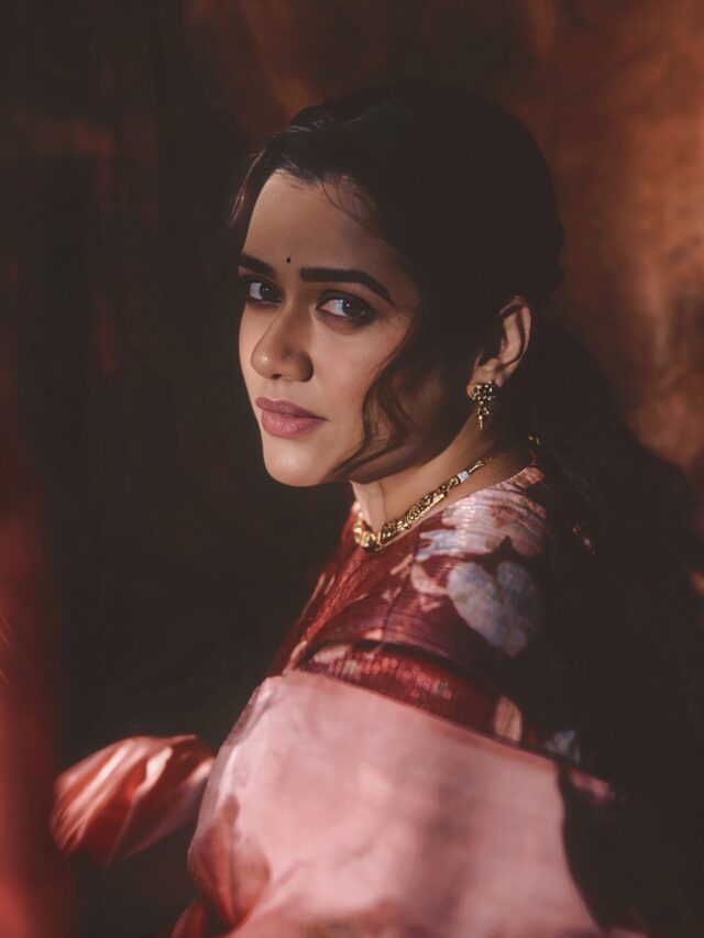 Girija Oak Godbole Stuns in a Contemporary Tissue-Striped Paithani